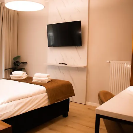 Modern Square With Balcony 아파트 *