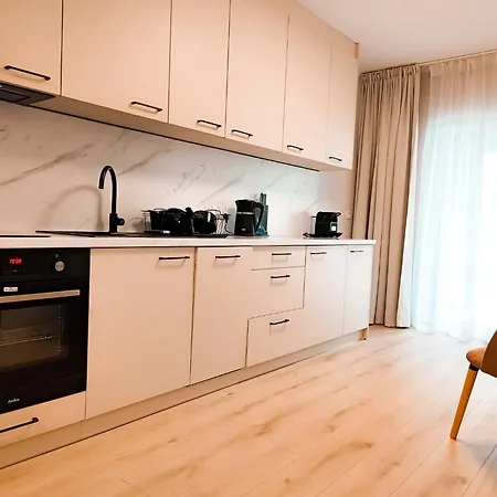 Modern Square With Balcony 브로츠와프