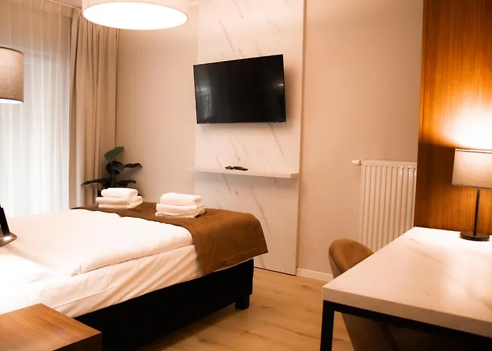 Modern Square With Balcony 아파트 *